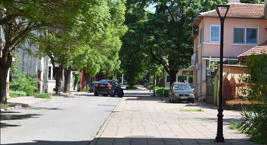 Обновиха уличното осветление по две улици в Разград