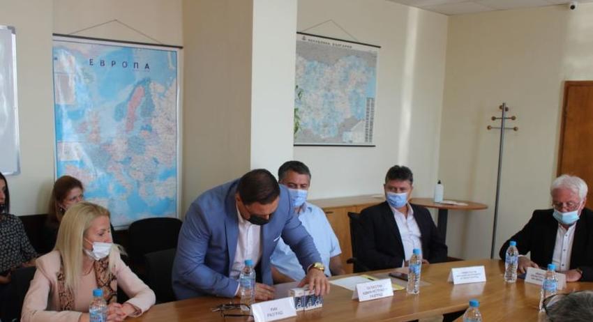 Областният управител връчи печатите и ключа на РИК