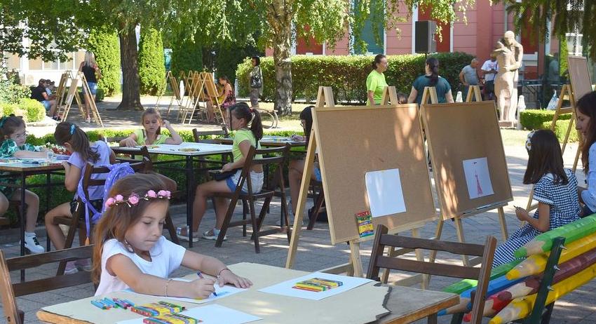 50 деца нарисуваха Панаира на киселото мляко
