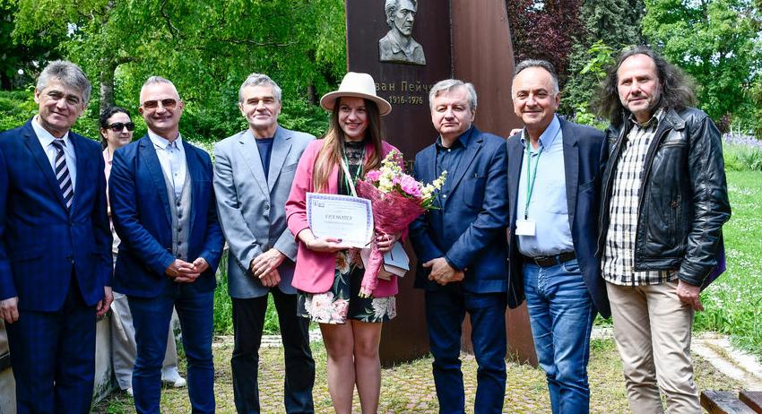 Нели Иванова от СУ „Свети Климент Охридски“ спечели Голямата награда на Националния студентски литературен конкурс „Боян Пенев“