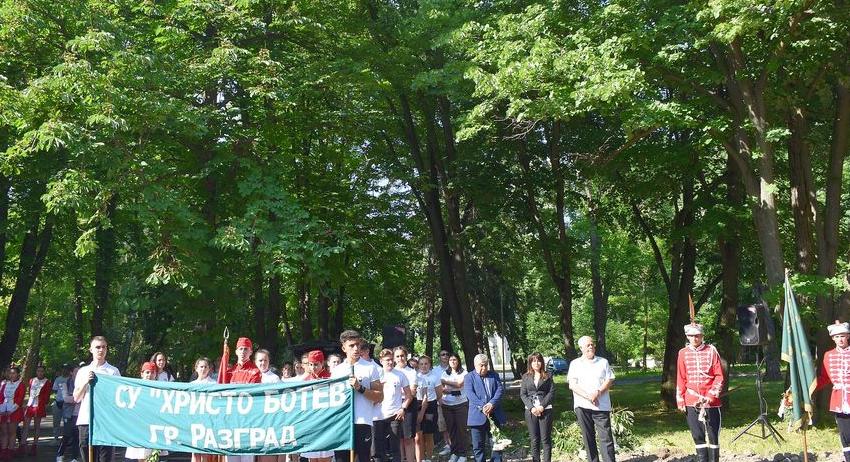 Председателят на Общинския съвет Стоян Ненчев и заместник-кметът Хабибе Расим посрещнаха 38-ия „Поход по стъпките на Таньо войвода”