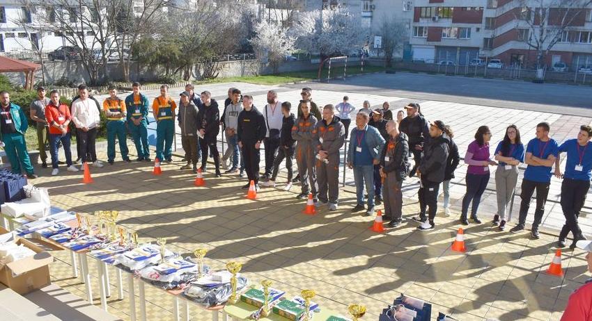 Отборът на ПГТС”Христо Смирненски”-Разград е победител в регионалното състезание „Най-добър млад автомонтьор и водач на МПС”