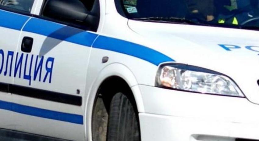 Водач на лек автомобил без регистрационни табели опита да избяга от полицейска проверка