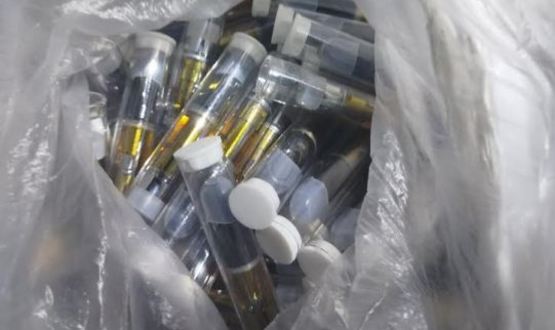 Двама младежи са задържани за разпространение на наркотици