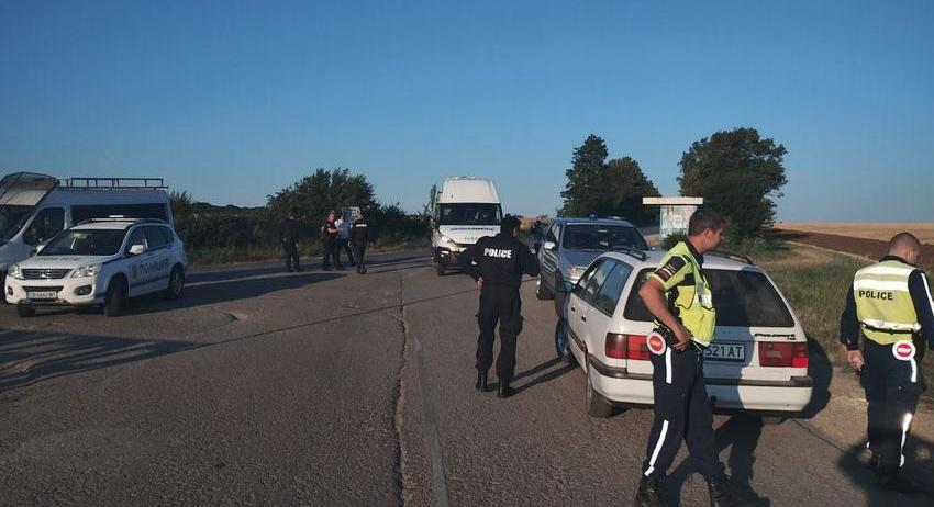Специализираната полицейска операция в Разградско продължава