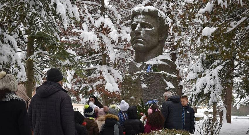 С групова рецитация пред паметника на Апостола на свободата бе отбелязана 152-годишнината от героичната му смърт