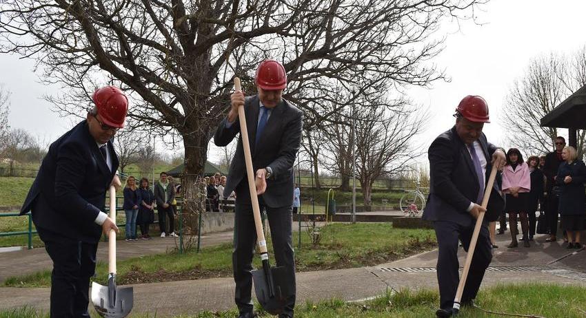 Направиха първа копка на ремонта на Дома за стари хора