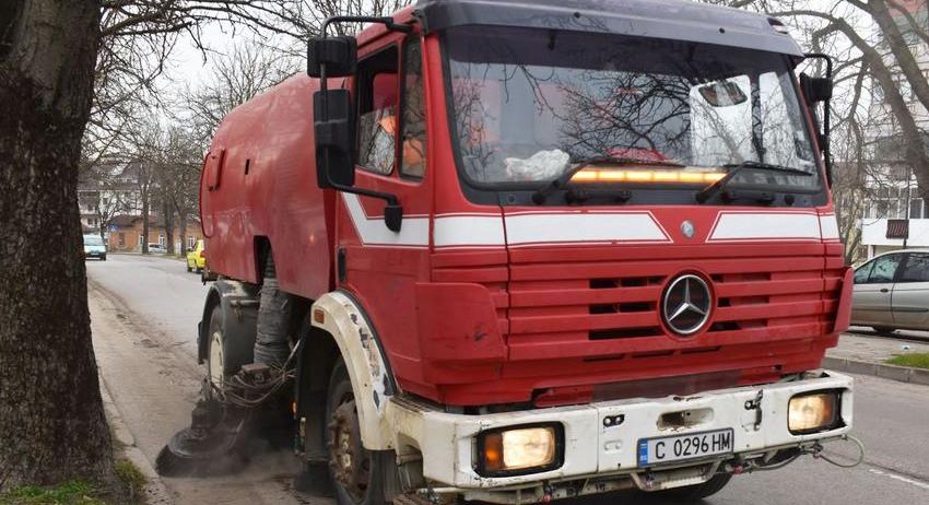 От понеделник мият по график улиците в Разград
