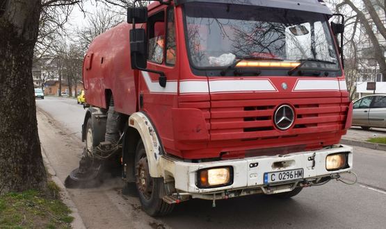 От понеделник мият по график улиците в Разград