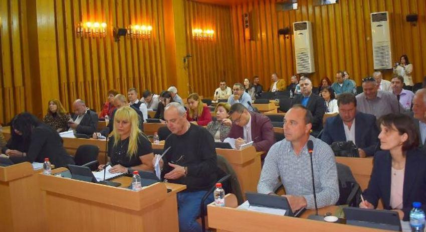 18 докладни записки приеха общинските съветници на сесия