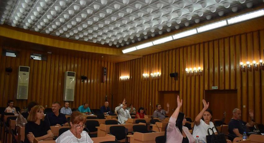 15 докладни записки обсъдиха постоянните комисии към местния парламент