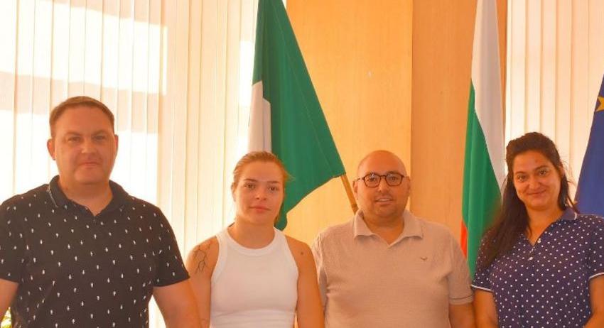 Фатме Шабан получи парична награда от Община Разград за високи спортни резултати