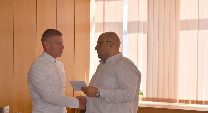 Състезателят по стрелба с лък Ангел Николов бе награден за високи спортни резултати