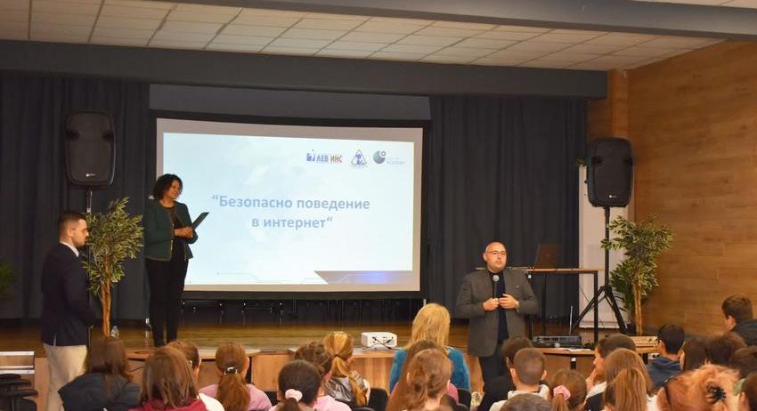 Кметът Добрин Добрев получи грамота от Cyber 360 Academy