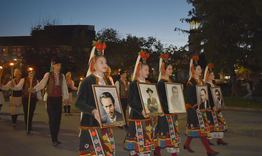 Над 700 души участваха в празничното факелно шествие, посветено на Деня на народните будители