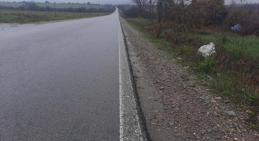 Асфалтираният наскоро път към  градското сметище е опасен