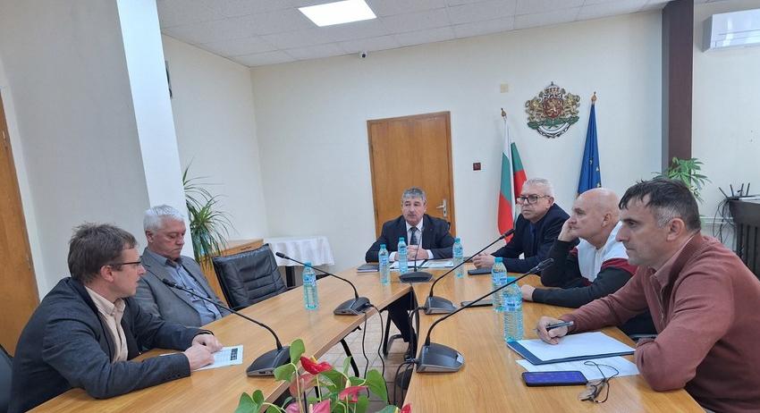 Обсъдиха ускореното издаването на разрешения за премахване на опасни дървета