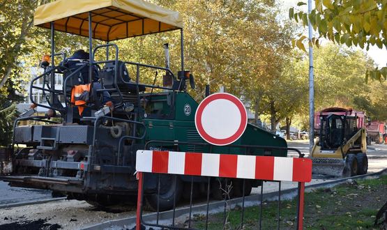 Продължават текущите ремонти на улици и тротоари в Разград