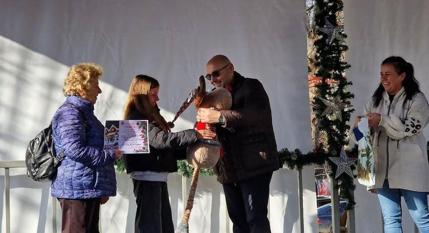 Връчиха наградите на отличилите се в конкурса за украса „Коледна приказка в Разград”