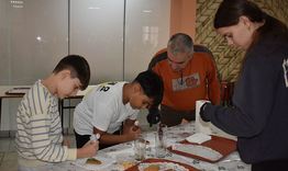 90 деца от 6 училища в Разград се включиха в работилница „С дъх на Коледа“