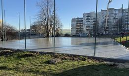 Започна полагането на бетон на спортната площадка до пазара в жк „Орел“