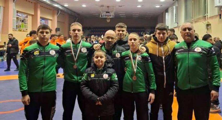 С медали започнаха новата година борците от Спортен клуб „Лудогорска слава”