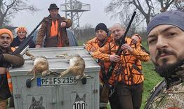 Като няма глиган и заек става за ловджийски банкет