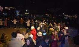 С кръшни хора на площада започна Новата 2026-та година за Разград