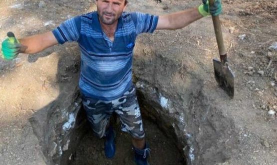 Млад мъж е много търсен за копаене на ями