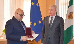 Кметът Добрин Добрев получи Възпоменателен медал от Министерството на отбраната