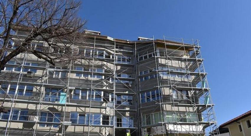 Кметът Добрин Добрев: Четирите жилищни сгради, които се санират в момента, придобиват много по-приветлив и устойчив вид