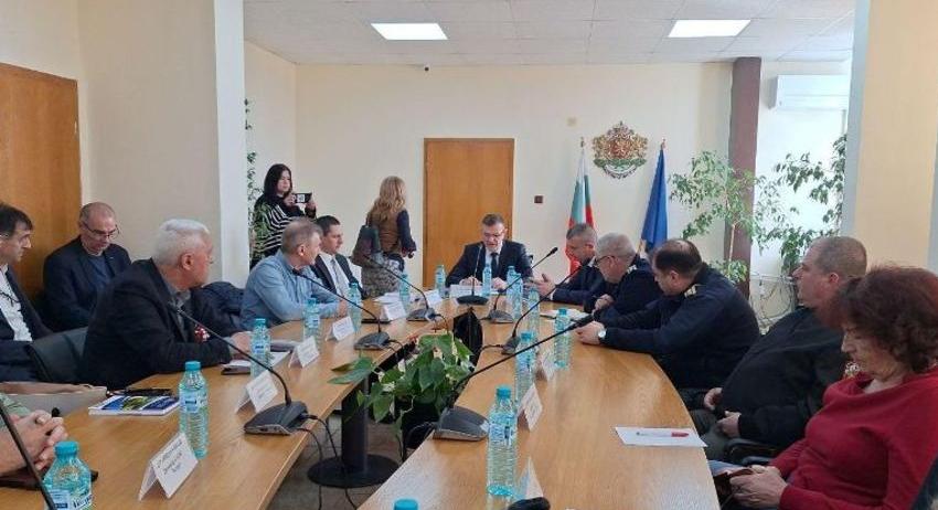 Областният управител ще настоява за финансиране на ремонта на пътния участък за Самуил