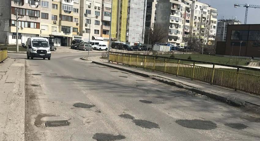 След публикация запълниха дупките по компрометиран мост