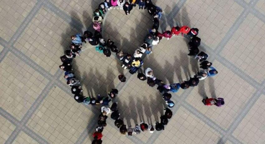 Украсиха с десетки детелини дървета в градинката до Часовниковата кула