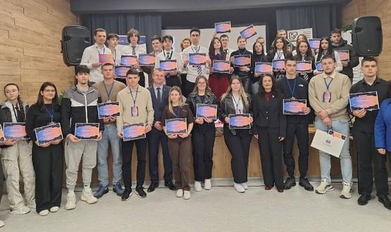 Младежкият хакатон „Идея за бъдеще“ събра в Разград млади иноватори от региона