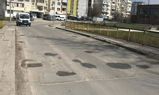 След публикация запълниха дупките по компрометиран мост