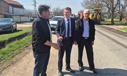 Областният управител инспектира началото на ремонта на пътя за Исперих