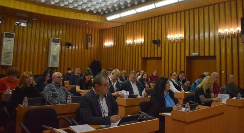 24 докладни записки приеха общинските съветници