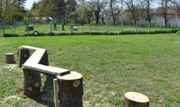 Обновяват площадките за разходка на кучета