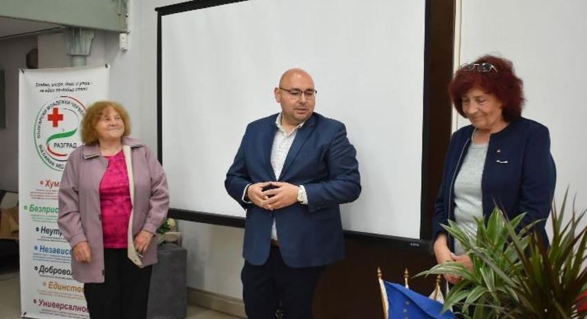 Кметът Добрин Добрев поздрави доброволците и активистите на БЧК-Разград за техния празник