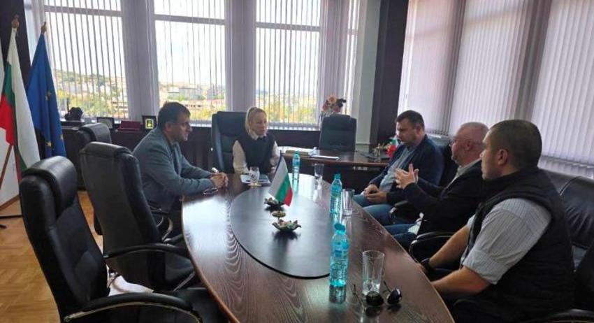 Областната администрация и МБАЛ „Св. Иван Рилски“ обединяват усилия за привличане на медицински кадри