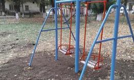 Нови люлки и пързалки и за децата в Дянково и Гецово